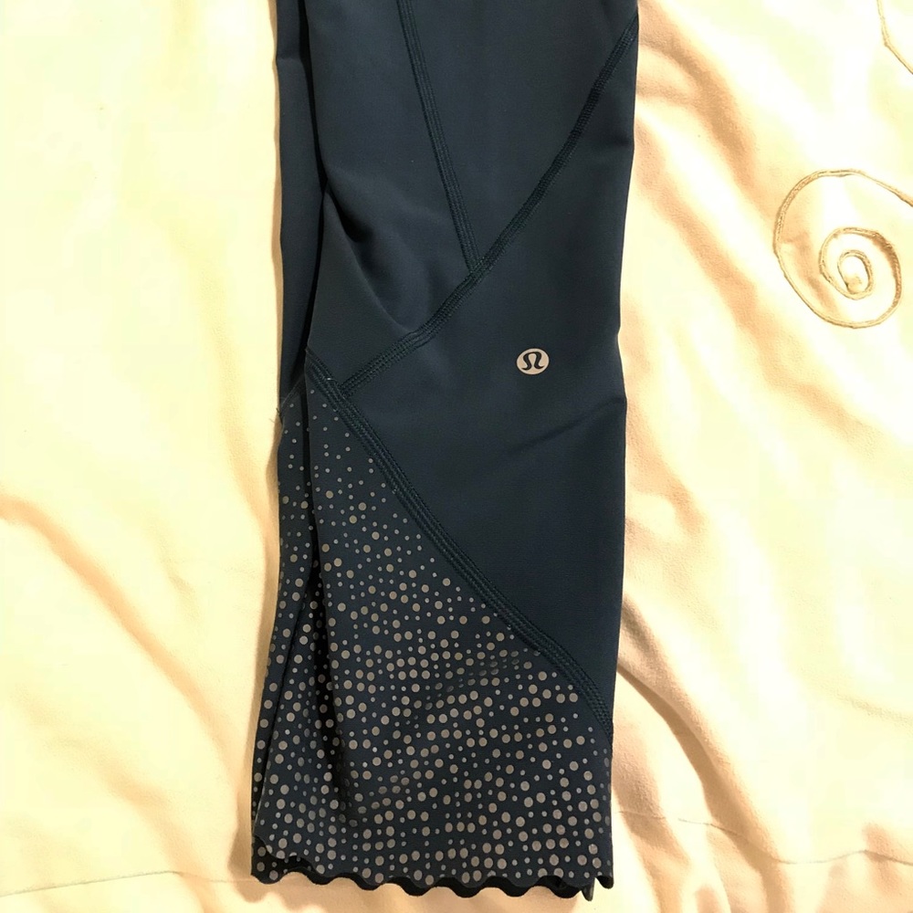Lulu size 12 Tight Stuff Teal Scallop hem leggings